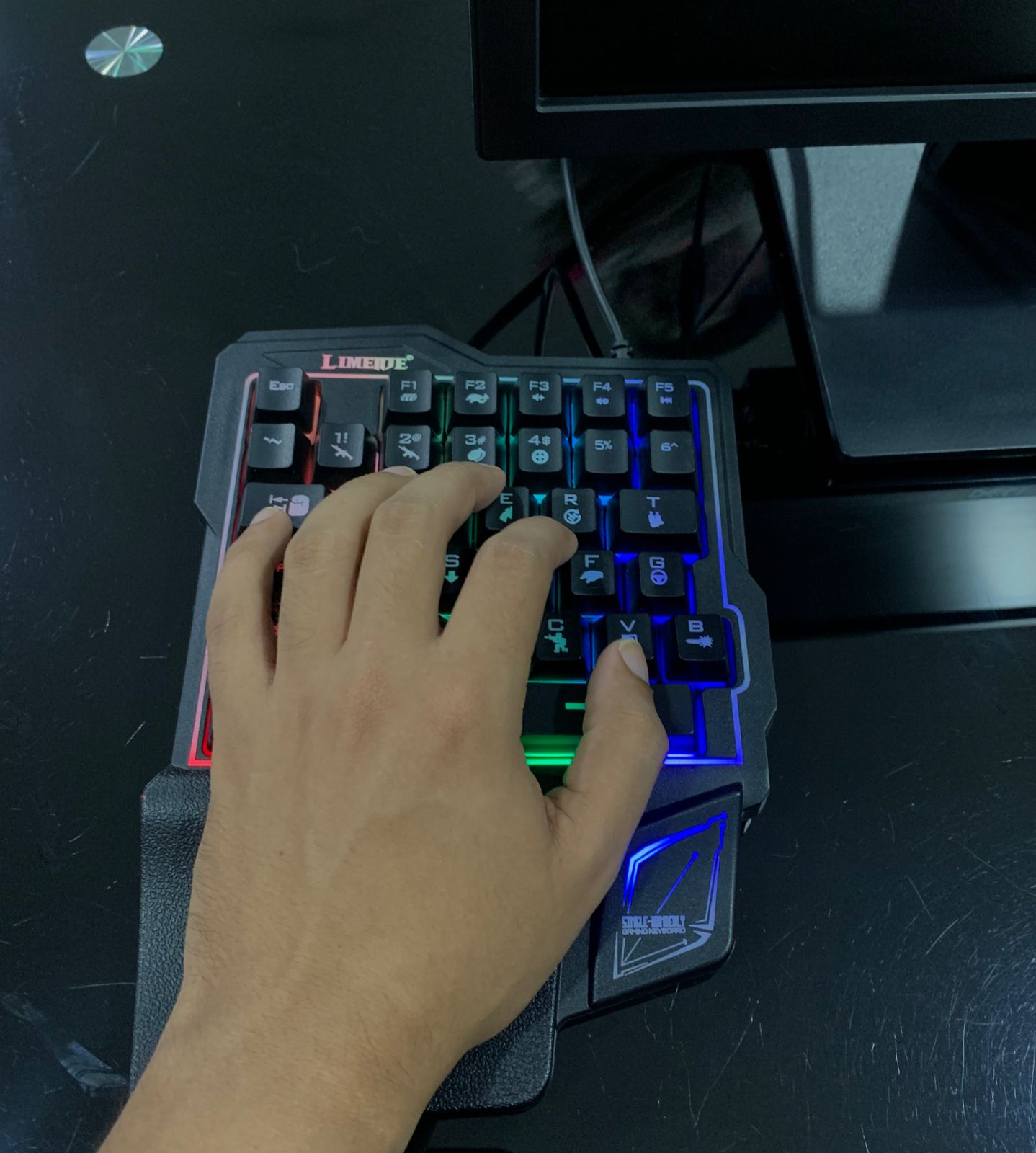 TECLADO GAMER UNA MANO 35 TECLAS