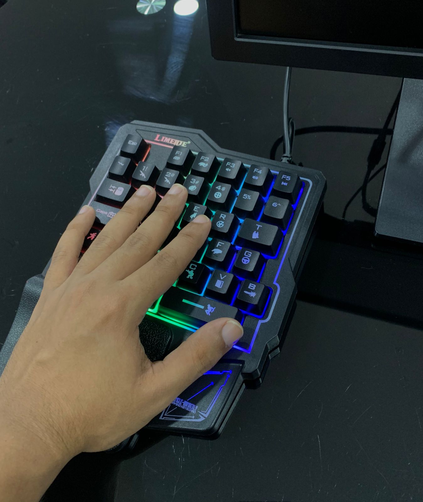 TECLADO GAMER UNA MANO 35 TECLAS